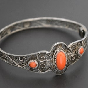 Pulsera de coral de filigrana bereber - Bisagra - Pulsera bereber - Joyería bereber - Pulsera tribal - Pulsera étnica - Joyería de coral