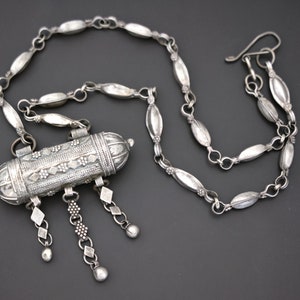 Bold Yemeni Silver Hirz Pendant Necklace - Bedouin Hirz Pendant - Yemen Hirz Pendant - Yemeni Necklace