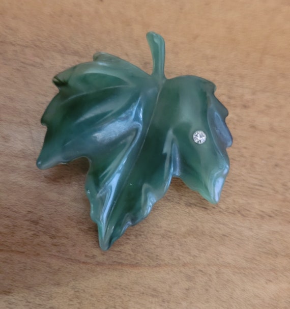 Brooch Leaf Green Jade Lucite Avon Free Shipping - image 3