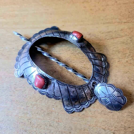 Marvelous Vintage Native American Navajo 6 Coral Sterling Silver Wreath Pin Marvelous Vintage Native American Navajo 6 Coral Sterling Silver Wreath Pin