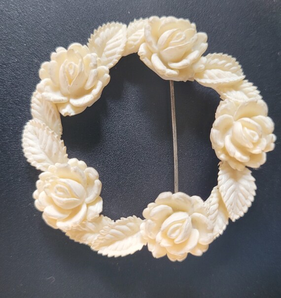 Brooch Carved Celluloid Floral Circle 1940s Vintag