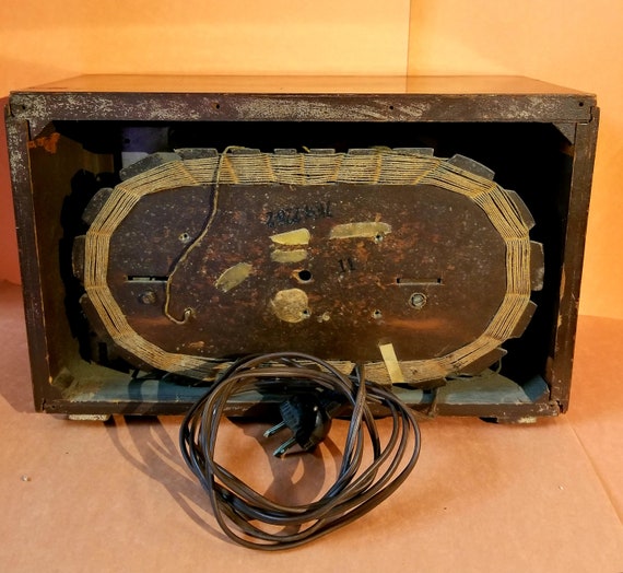 Emerson Tabletop AM Radio Working DQ-334 1940 Wood Ingraham