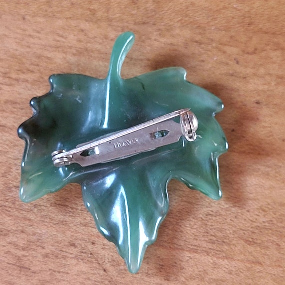 Brooch Leaf Green Jade Lucite Avon Free Shipping - image 5