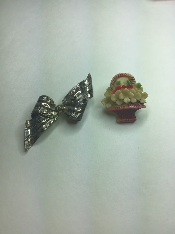 Two 1950s Brooches sold together