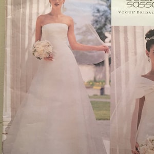 OOP Vogue Bellville Sassoon Strapless Wedding/Formal Gown with Princess Seams, Flare Skirt, Train & Shoulder Wrap Size 18-20-22 Pattern 2717
