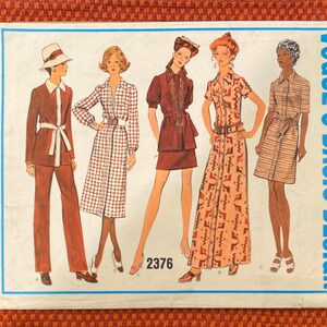 Vintage Vogue Basic Design Klassisk Skjortaklänning, Kjol, Byxor, Tunika Topp, Jacka, Ärm och Klänning Längdvariationer Storlek 8 Mönster 2376