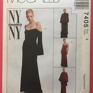 Puede incluir: Patrón de costura McCall's para un vestido y una capa. El número del patrón es 7405 y la talla es 4. El vestido es negro y la capa es marrón.