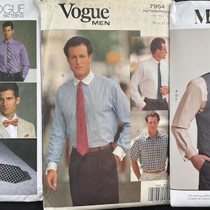 Op de afbeelding: Drie vintage naaipatronenveloppen. De Vogue Patterns-envelop toont een vest, een vlinderdas en een stropdas. De Vogue Men-envelop toont een man in een gestreept overhemd en een rode stropdas. De McCall's-envelop toont een vest en een overhemd.