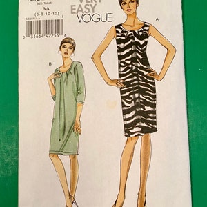 Very Easy Vogue Jewel Neck Slim Fit Dress with Sleeve Options and Back Slit, for Moderate Stretch Knits Size 6-8-10-12 Pattern V8486
