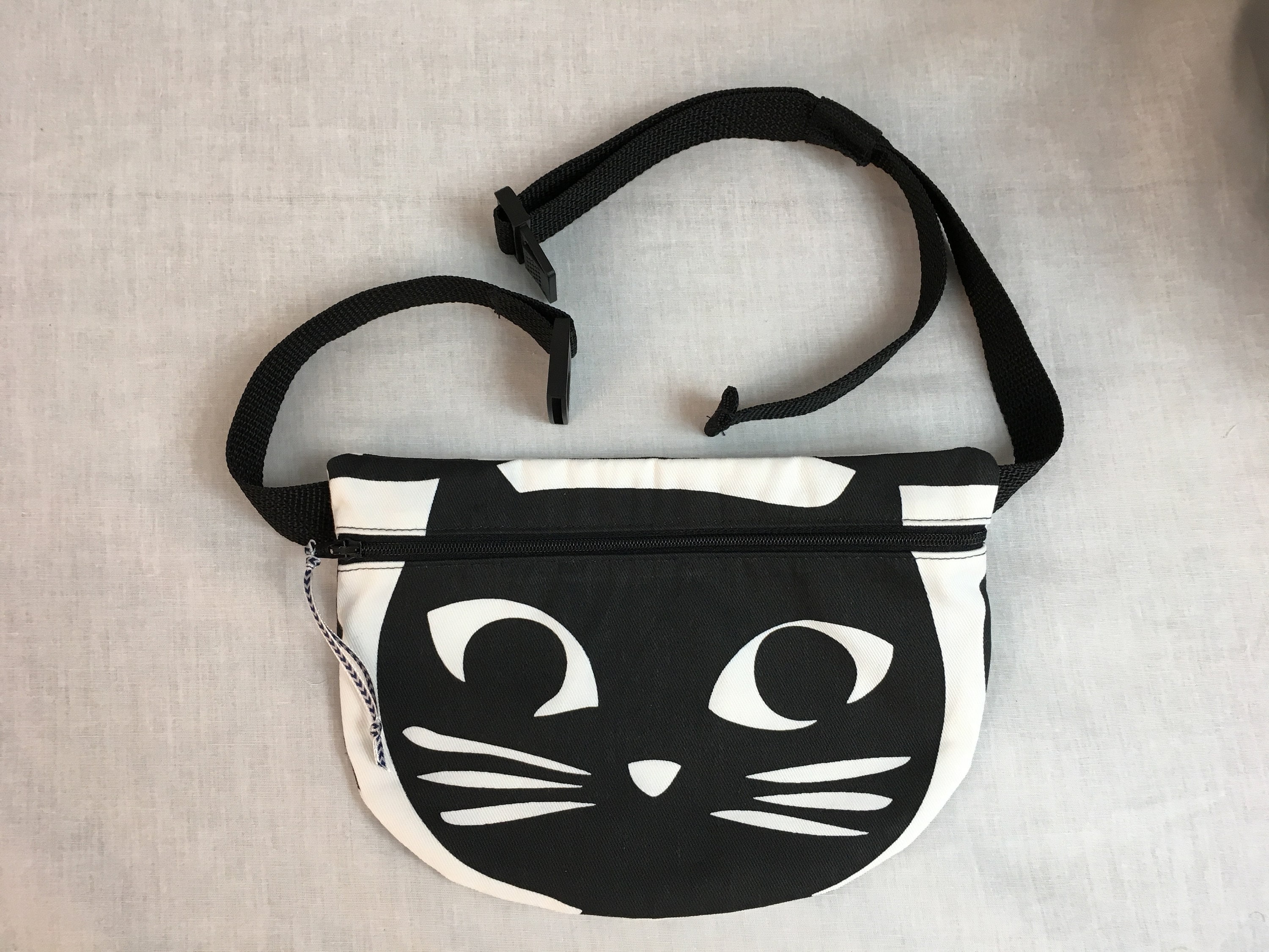 Union‎ Bay Fanny Pack With Cats Design 12 X 6 adjustable strap Vintage Tapestry Cat Fanny Pack | Used, Secondhand  main image 3