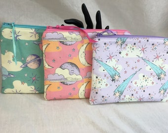未使用品　TOO moontreeplanet/SHELLY cape navy Planets, Moons, Comets Medium Padded Zipper Bag, Cosmetic