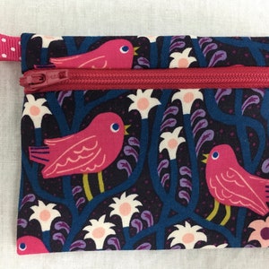 Pink Birds Flat Zipper Coin Purse, Billetera de tarjeta de crédito, Bolsa de auriculares, Estuche Air Pod