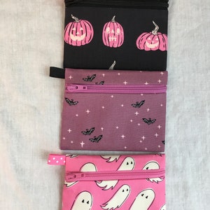 Chauve-souris d'Halloween, fantôme ou citrouille porte-monnaie à fermeture éclair plate, étui AirPod, portefeuille pour cartes de crédit, pochette pour écouteurs - nouvelle couleur