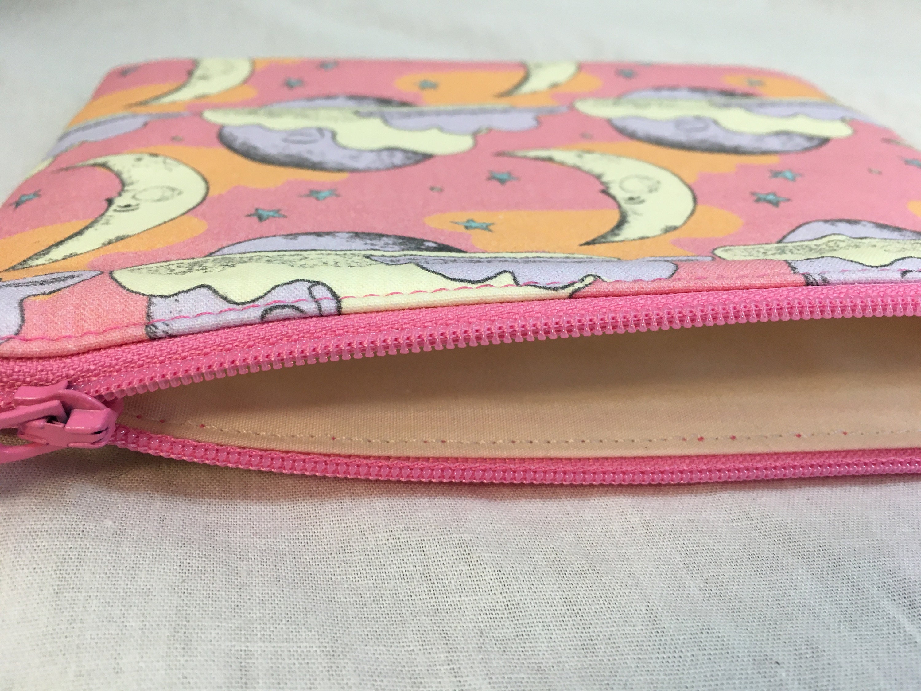 未使用品　TOO moontreeplanet/SHELLY cape navy Planets, Moons, Comets Medium Padded Zipper Bag, Cosmetic