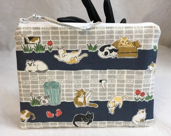 Yard Cats Padded Medium Zipper Bag, Cats Accessory Pouch, Cats Zipper Pouch, cats Travel Pouch