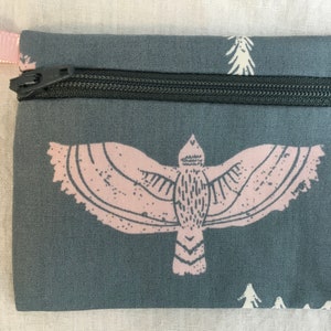 Bird in Flight Flat Zipper Coin Purse, Billetera de tarjeta de crédito, Estuche AirPod, Bolsa de gadget