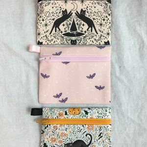 Porte-monnaie plat Halloween chats et chauves-souris, porte-cartes de crédit, pochette pour écouteurs, étui pour AirPod