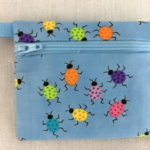 Porte-monnaie plat à fermeture éclair coccinelles arc-en-ciel, porte-cartes de crédit, pochette pour écouteurs, support pour iPod