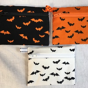 Portfel na monety z płaskim zamkiem błyskawicznym Halloween Bats, portfel na karty kredytowe, etui na AirPods, kieszonkowy portfel na monety