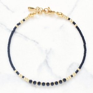 Pulsera de cuentas de semillas de espinela negra / Delicada pulsera con piedras preciosas negras / Regalo de joyería para ella