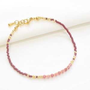Pulsera de turmalina rosa / Pulsera delicada con cuentas de semillas en color rosa frambuesa / Regalo con piedra natal de octubre