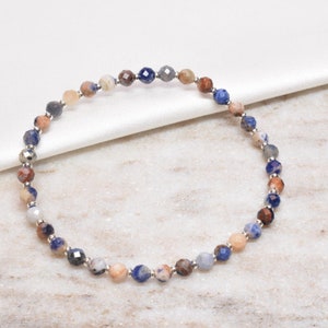 Pulsera de cuentas de sodalita / Pulsera elástica de cristal marrón óxido azul / Joyería de sodalita / Oro / Oro rosa / Plata