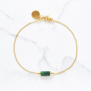 Pulsera de cadena de oro y jade verde / Delicada pulsera de cadena de acero inoxidable / Regalo de joyería de jade para ella
