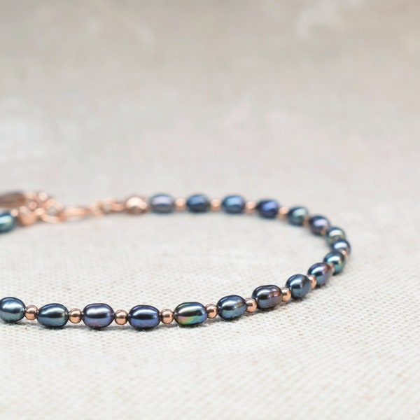 Bracelet de perles noires | Bracelet en gold filled rosé et perles de paon naturelles | Cadeau d'anniversaire pour femme | Argent | Or