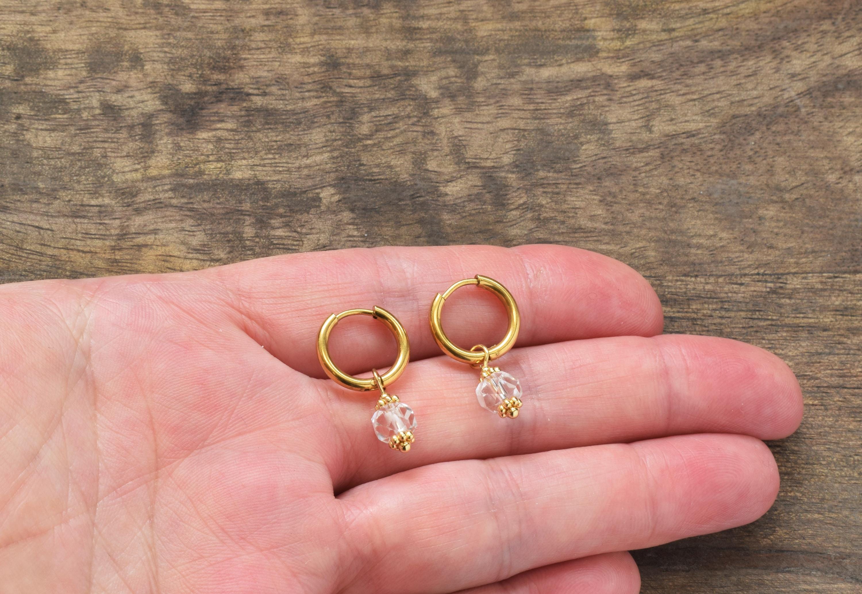 ロッククリスタルチャームピアス｜ステンレススチール製ハギーフープ 