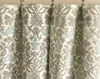 Par de cortinas Waverly Anika Spa Blue de 25" o 50" de ancho, paneles, cortinas estilo café, largo 24, 48, 63, 72, 84, 96, 108 y 120" o 1 cenefa azul grisácea.