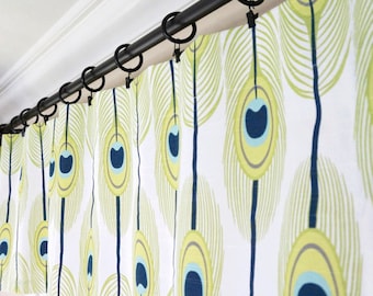 Par de cortinas estilo café con varillas y estampado de plumas Premier Print de 25 o 50 pulgadas de ancho, longitud 24, 36, 63, 72, 84, 96, 108, 120 y 132 pulgadas, o 1 cenefa en azul lima y coral.