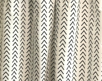 Par de cortinas estilo café con paneles bohemios de chevron de 25 o 50" de ancho, de 24, 63, 72, 84, 96, 108, 120 y 132" de largo, o 1 cenefa en gris francés, azul marino y dorado.