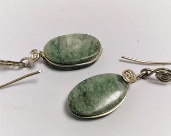 Hellgrüne Jade Ohrringe in Silber 925