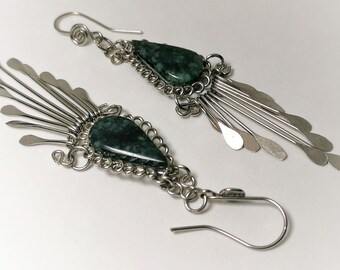 Long earrings with jade