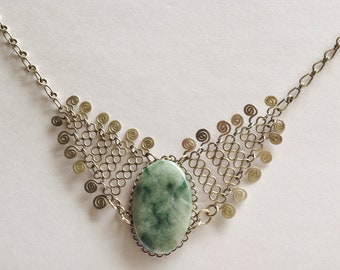 Filigree necklace with jade stone