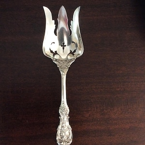 Francis I Sterling Flatware Salad Serving Fork, 9 1/2&quot;, 1907 Maker&#39;s Mark, Reed & Barton