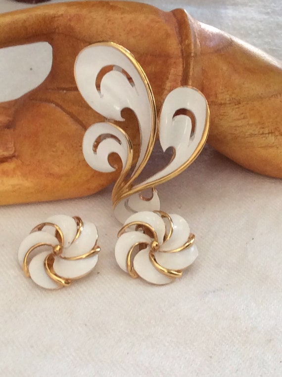 Brooch & Earrings Set, White Enamel 1980's Jewelry