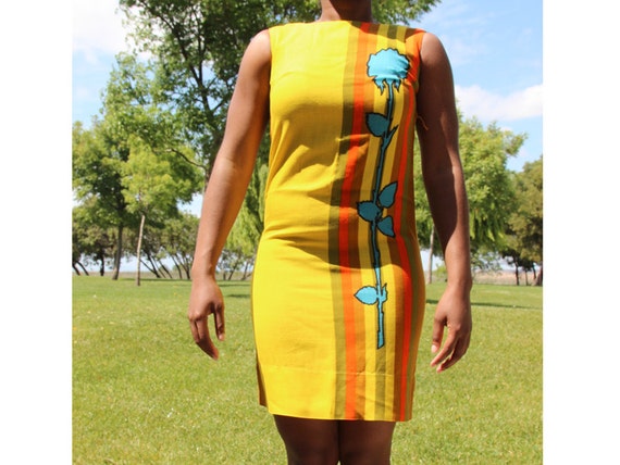 Vintage Handmade Sleeveless Yellow Midi Graphic D… - image 2