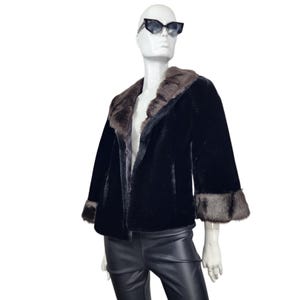 Vintage black faux fur cape caplet