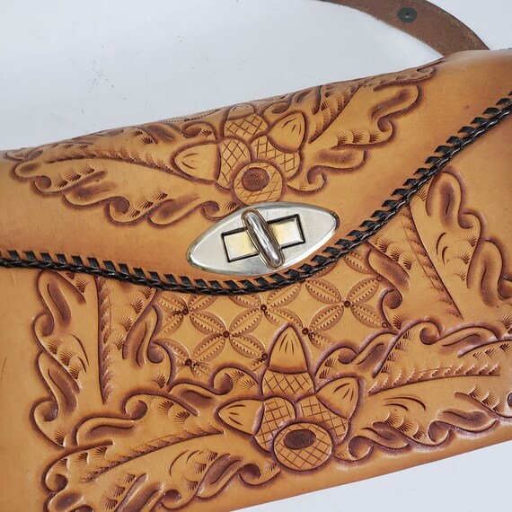 Vintage Tan Tooled 60s 70s Leather handbag - image 8