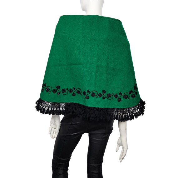 Vintage Green Embroidered Shawl Wrap with pockets - image 4