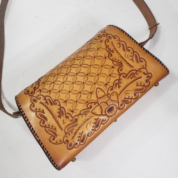 Vintage Tan Tooled 60s 70s Leather handbag - image 6