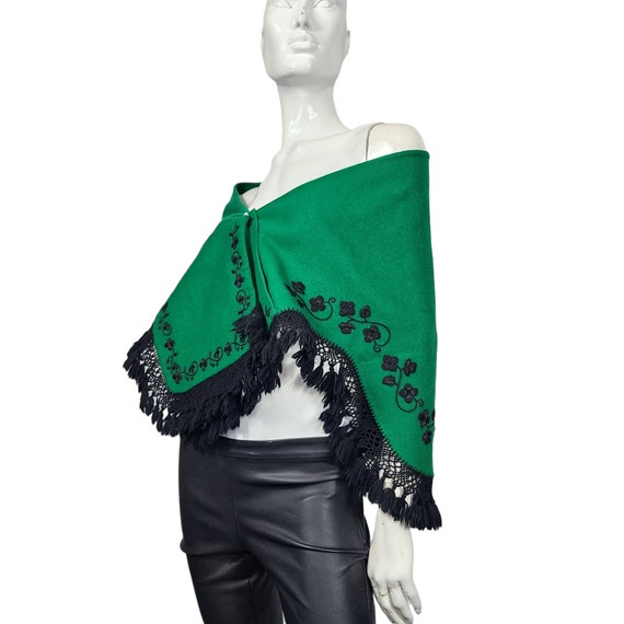 Vintage Green Embroidered Shawl Wrap with pockets - image 5