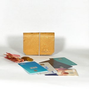Mini Leder Portemonnaie Isaac in Hellbraun mit goldenen Punkten, minimalistisch, Geldbeutel, Geldbörse, Wallet, Münzfach, handmade, unisex