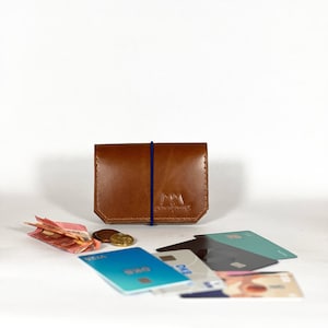 Mini billetera de cuero Isaac en marrón coñac, minimalista, bolso, billetera, compartimento para monedas, hecho a mano