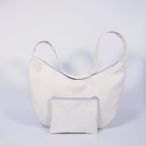 Bolso de piel Tilda en color blanco, bolso de mano, bolso de hombro, bolso de piel, bolso semicircular, bolso de hombro minimalista.