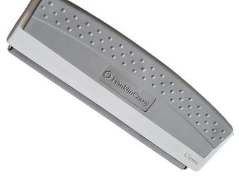 Perforadora de papel Franklin Covey Classic de 7 agujeros para agenda/carpeta, con agarre de goma, color gris y blanco.