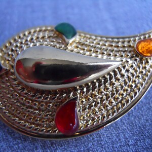 Underbar vintage emaljerad guldfärgad metall paisleybrosch - cirka 1960-1970-tal