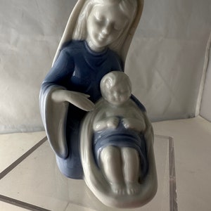 Lovely Vintage Madonna and Child, Virgin Mary, Blessed Virgin, Infant Jesus - Lefton Porcelain