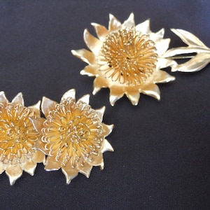 Sweet Vintage Flower Brooch Pin and Clip Earrings Set - Daisy, Sunflower, Goldtone 1950s